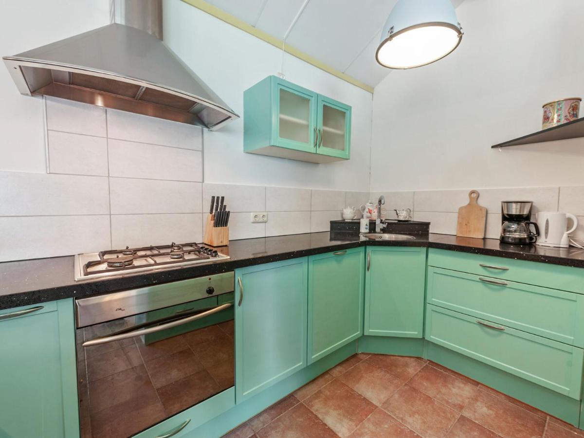 Enticing Holiday Home In Eastermar Near Burgumer Mar Lake Hoogzand Bagian luar foto