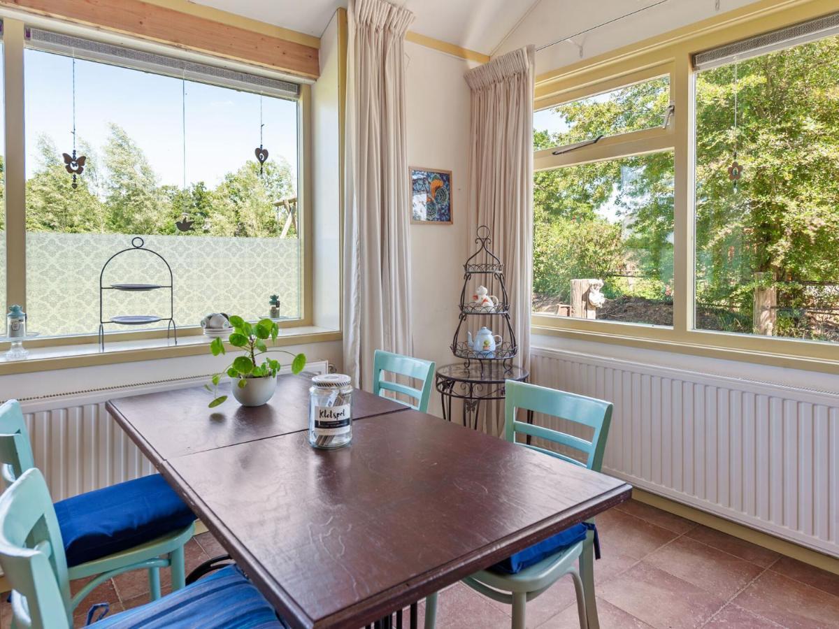Enticing Holiday Home In Eastermar Near Burgumer Mar Lake Hoogzand Bagian luar foto