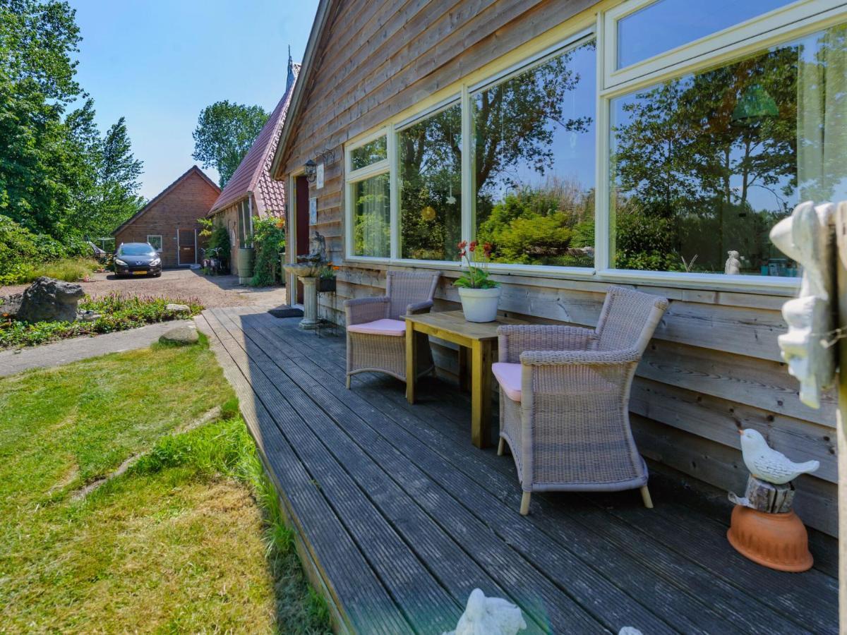 Enticing Holiday Home In Eastermar Near Burgumer Mar Lake Hoogzand Bagian luar foto