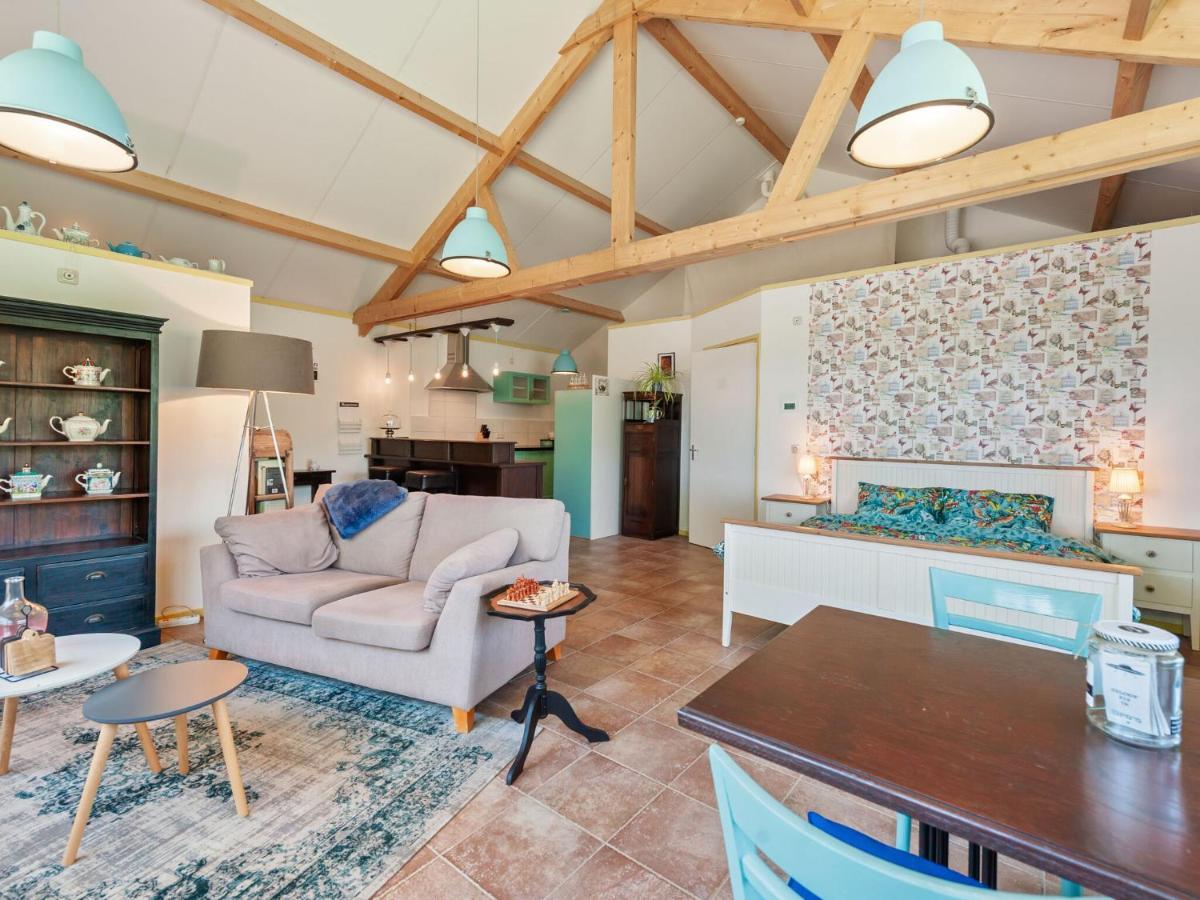 Enticing Holiday Home In Eastermar Near Burgumer Mar Lake Hoogzand Bagian luar foto