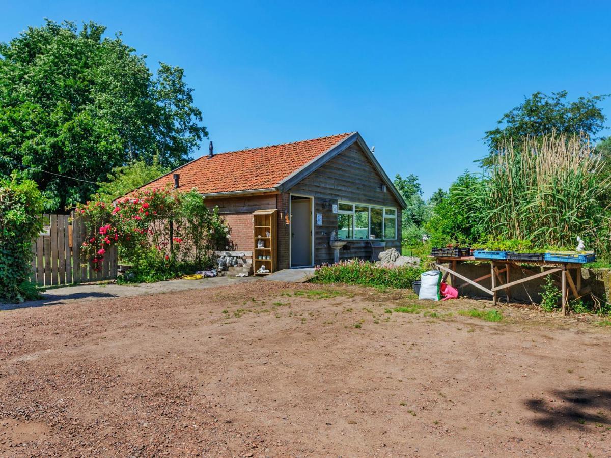 Enticing Holiday Home In Eastermar Near Burgumer Mar Lake Hoogzand Bagian luar foto